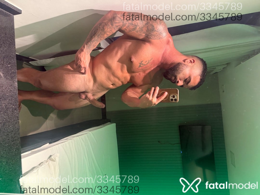 Acompanhante homem com cabelo castanho de olhos castanhos - Lobãogari