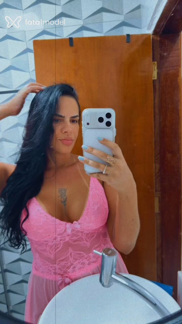 Acompanhante mulher morena (o) de olhos castanhos - Michele Boeno