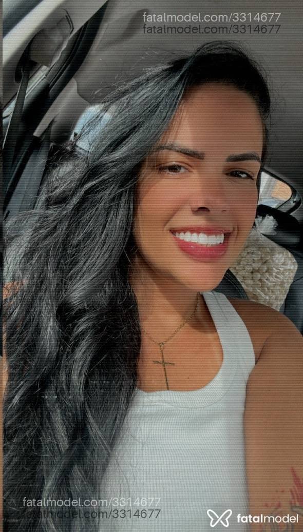 Acompanhante mulher morena (o) de olhos castanhos - Michele Boeno