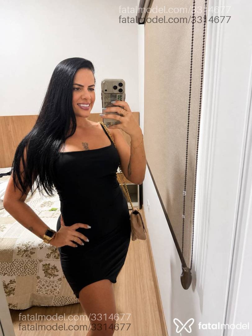 Acompanhante mulher morena (o) de olhos castanhos - Michele Boeno