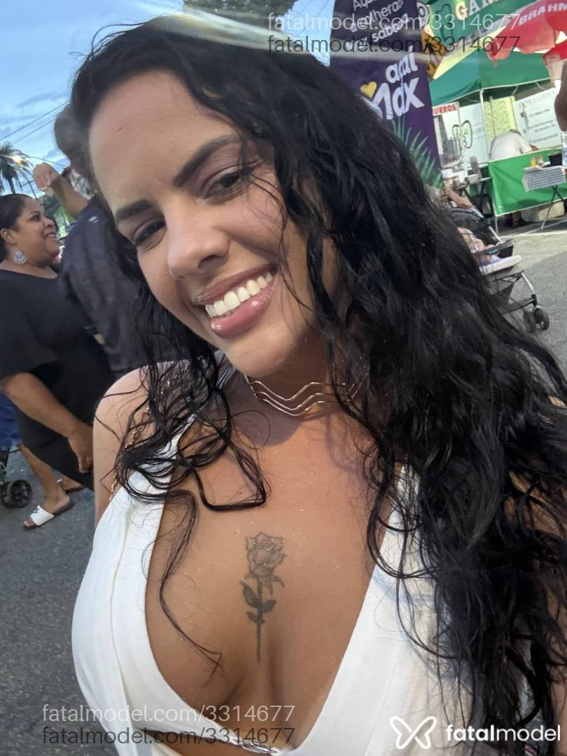 Acompanhante mulher morena (o) de olhos castanhos - Michele Boeno