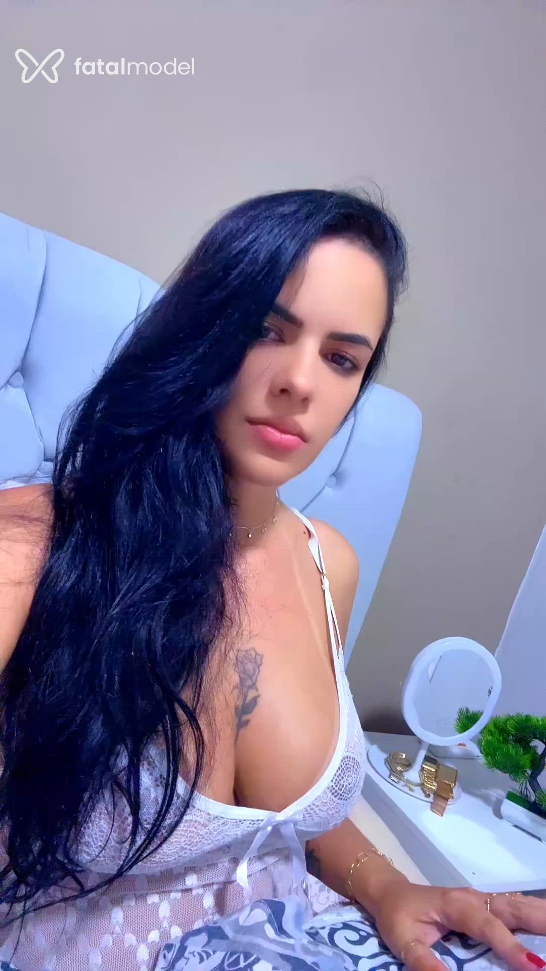 Acompanhante mulher morena (o) de olhos castanhos em Nova Serrana Acompanhante mulher morena (o) de olhos castanhos em Nova Serrana - Michele Boeno