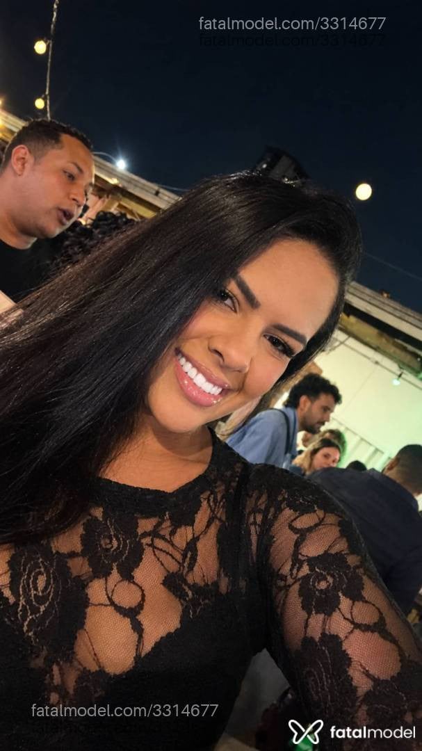 Acompanhante mulher morena (o) de olhos castanhos - Michele Boeno