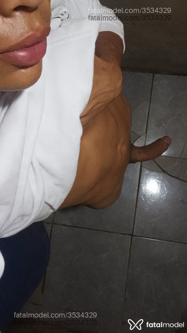 Acompanhante homem com cabelo castanho de olhos castanhos - Tommy