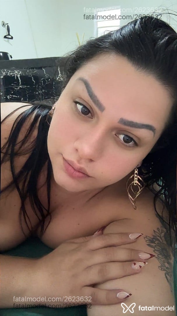 Acompanhante mulher trans morena (o) de olhos castanhos - Monique Evellyn