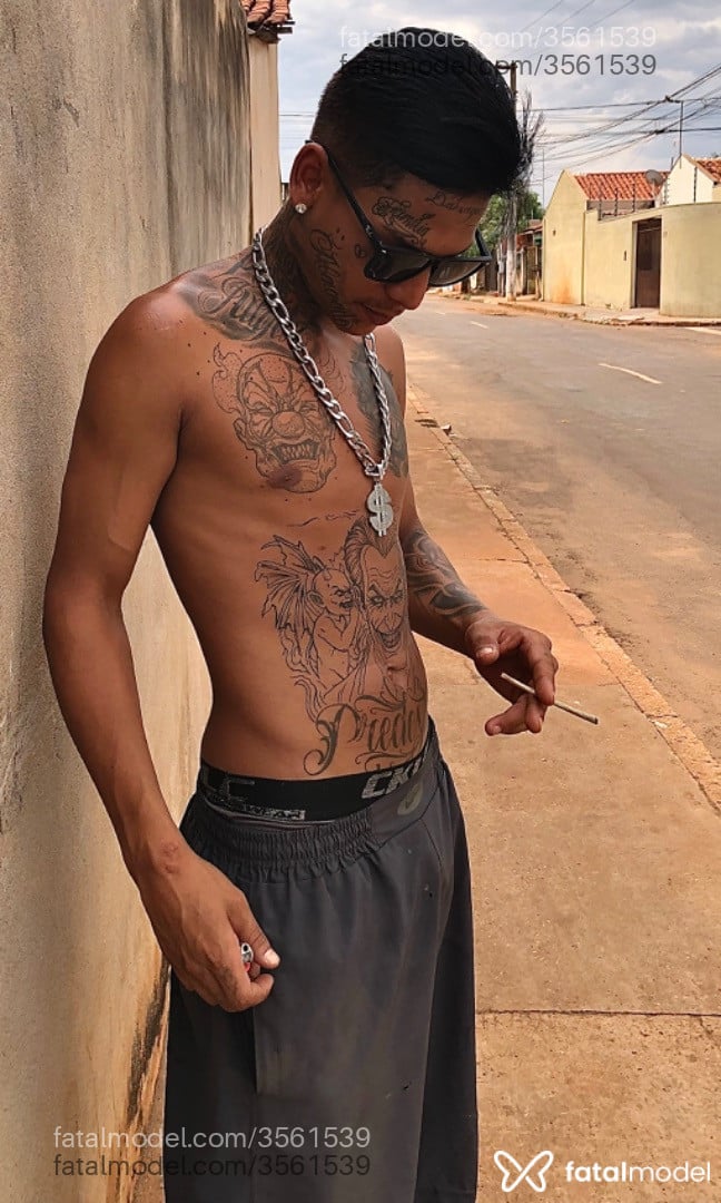 Acompanhante homem morena (o) de olhos castanhos - Zika