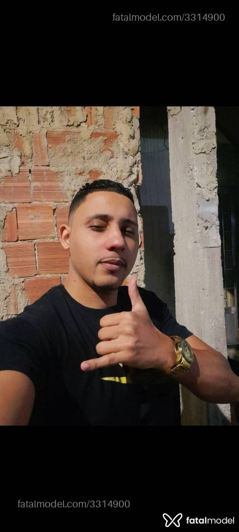 Acompanhante homem morena (o) de olhos castanhos em Rio de Janeiro - Levado