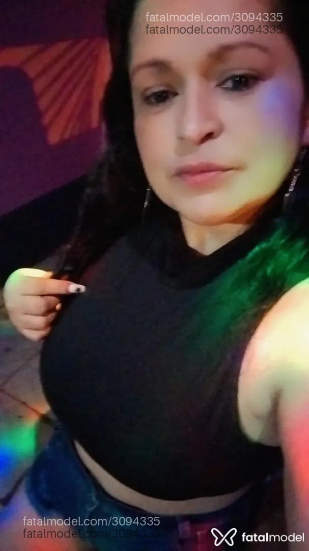Acompanhante mulher morena (o) de olhos pretos - Baixinhapg