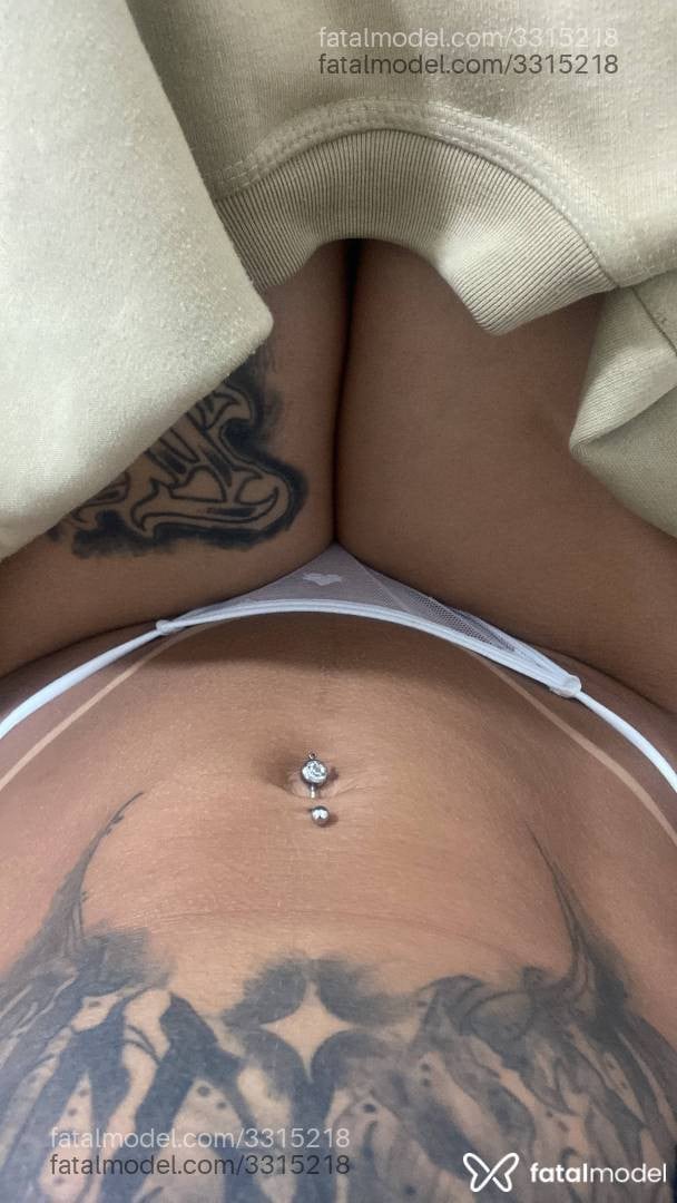 Acompanhante mulher morena (o) de olhos pretos em Virtual Acompanhante mulher morena (o) de olhos pretos em Virtual - Naiara Martinez