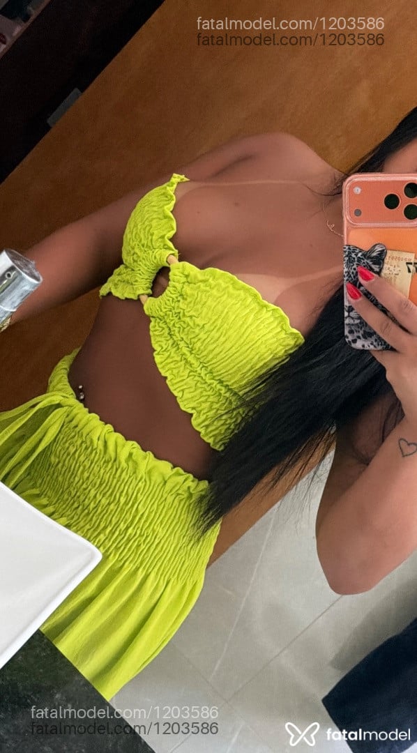 Acompanhante mulher morena (o) de olhos pretos - Luiza