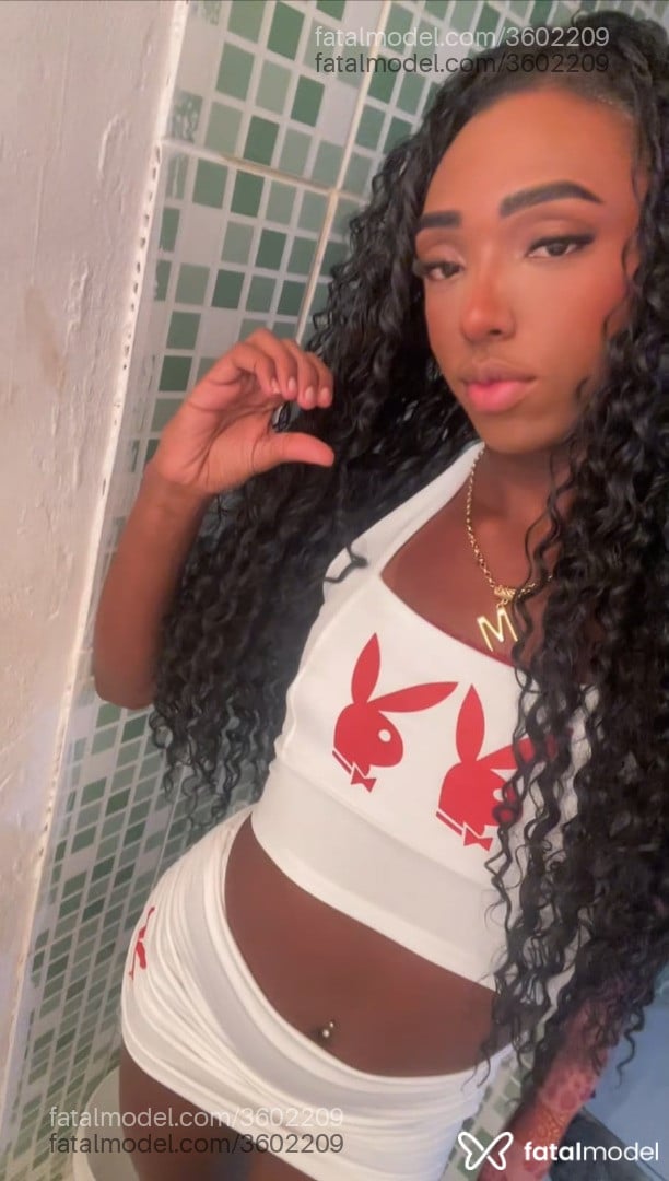 Acompanhante mulher trans morena (o) de olhos mel - Rafaella Lins