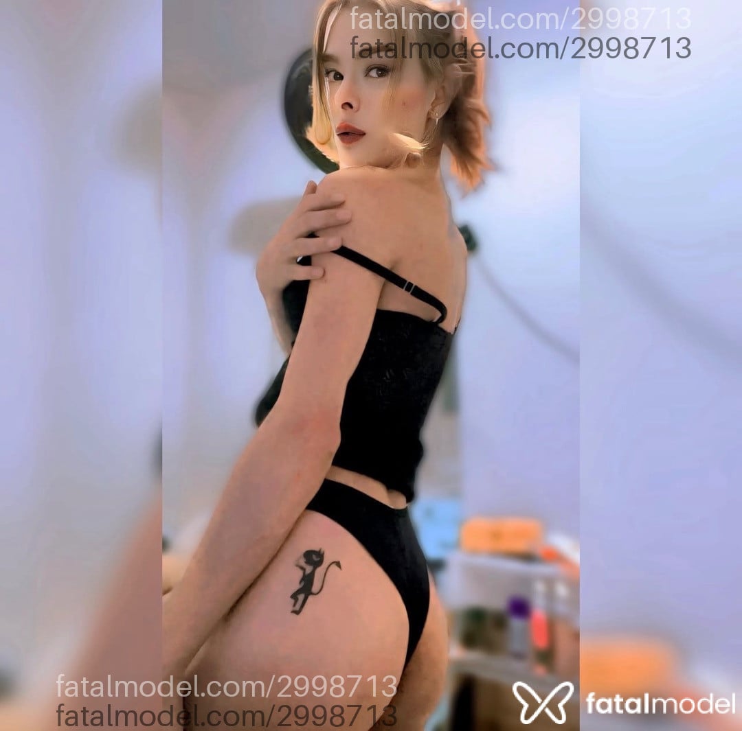 Acompanhante mulher trans com cabelo castanho de olhos castanhos - Yana Hereckov
