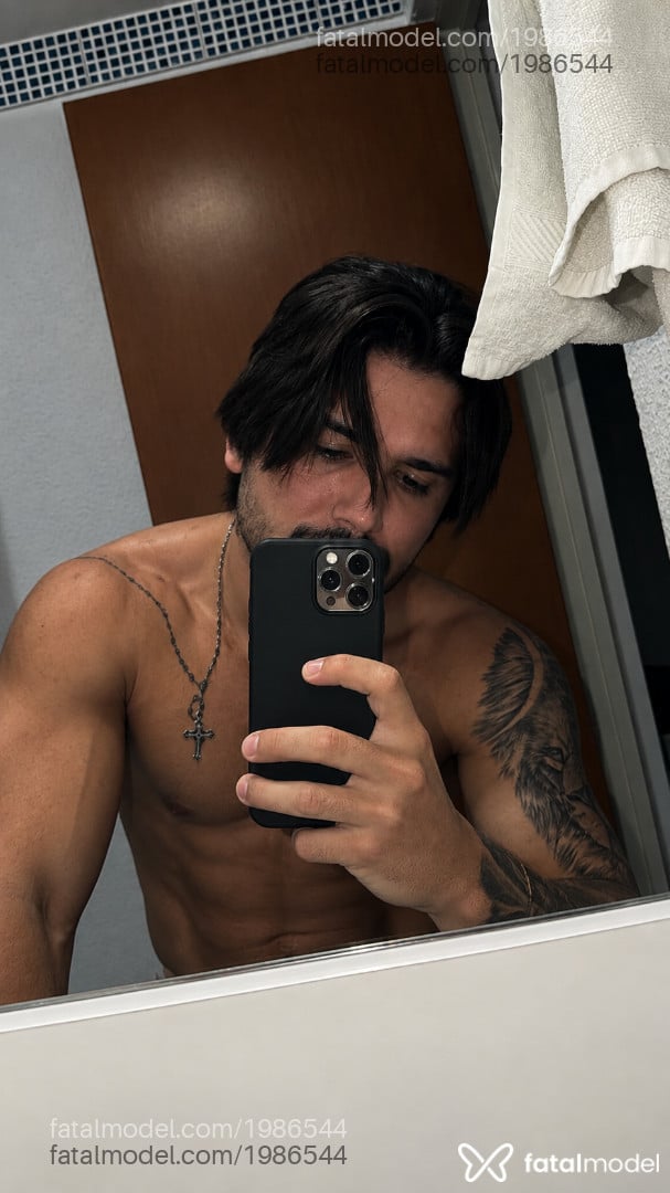 Acompanhante homem com cabelo castanho de olhos castanhos - John vlog