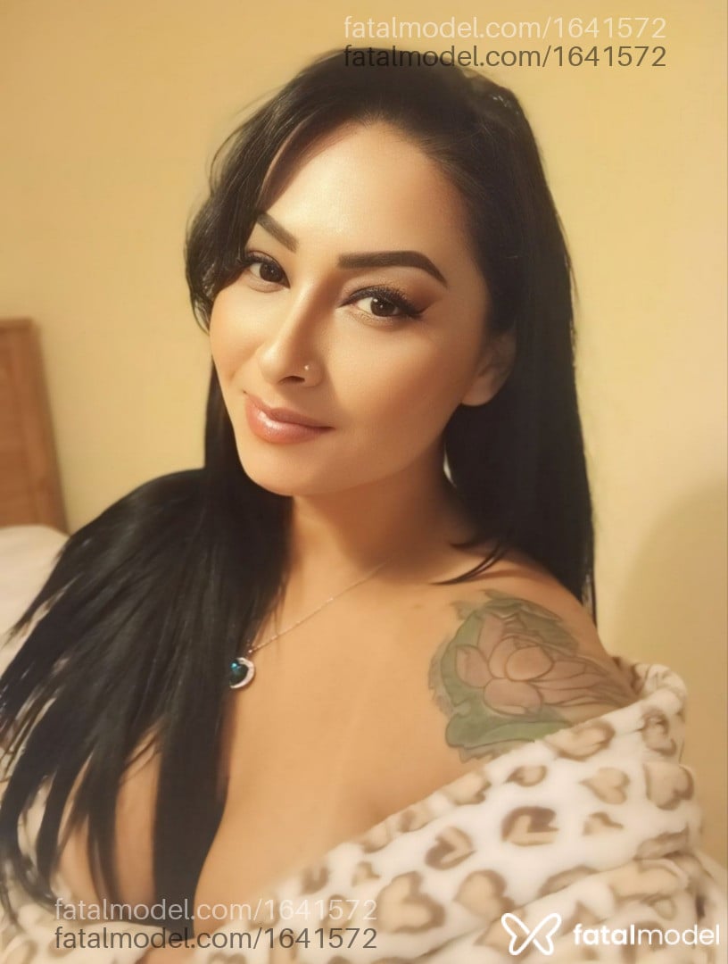 Acompanhante mulher morena (o) de olhos castanhos - Kell Santos Acompanhante mulher morena (o) de olhos castanhos - Kell Santos