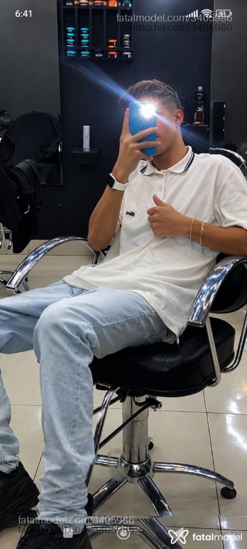 Acompanhante homem com cabelo castanho de olhos castanhos - Fernandes