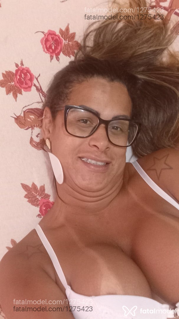 Acompanhante mulher trans loira (o) de olhos castanhos - Giselly