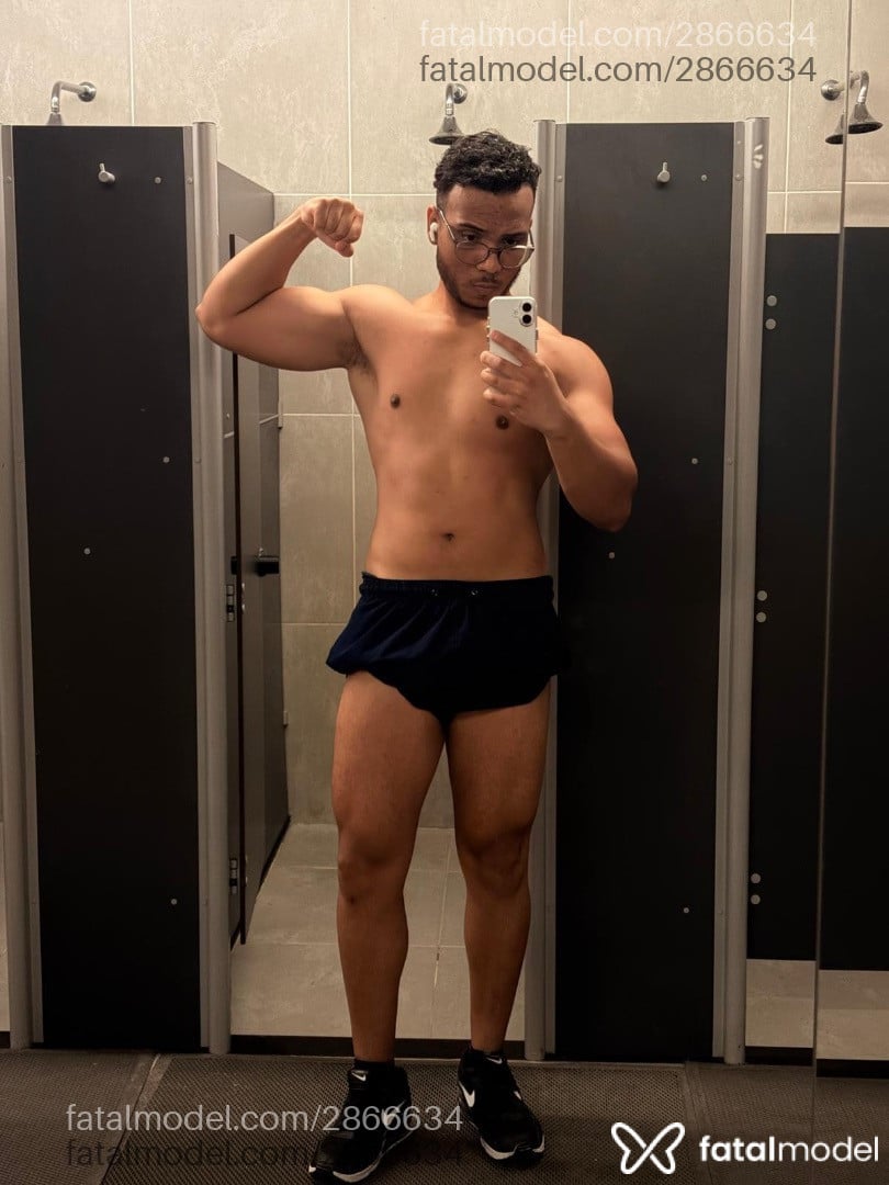 Acompanhante homem com cabelo castanho de olhos castanhos - Lucas Vitteri