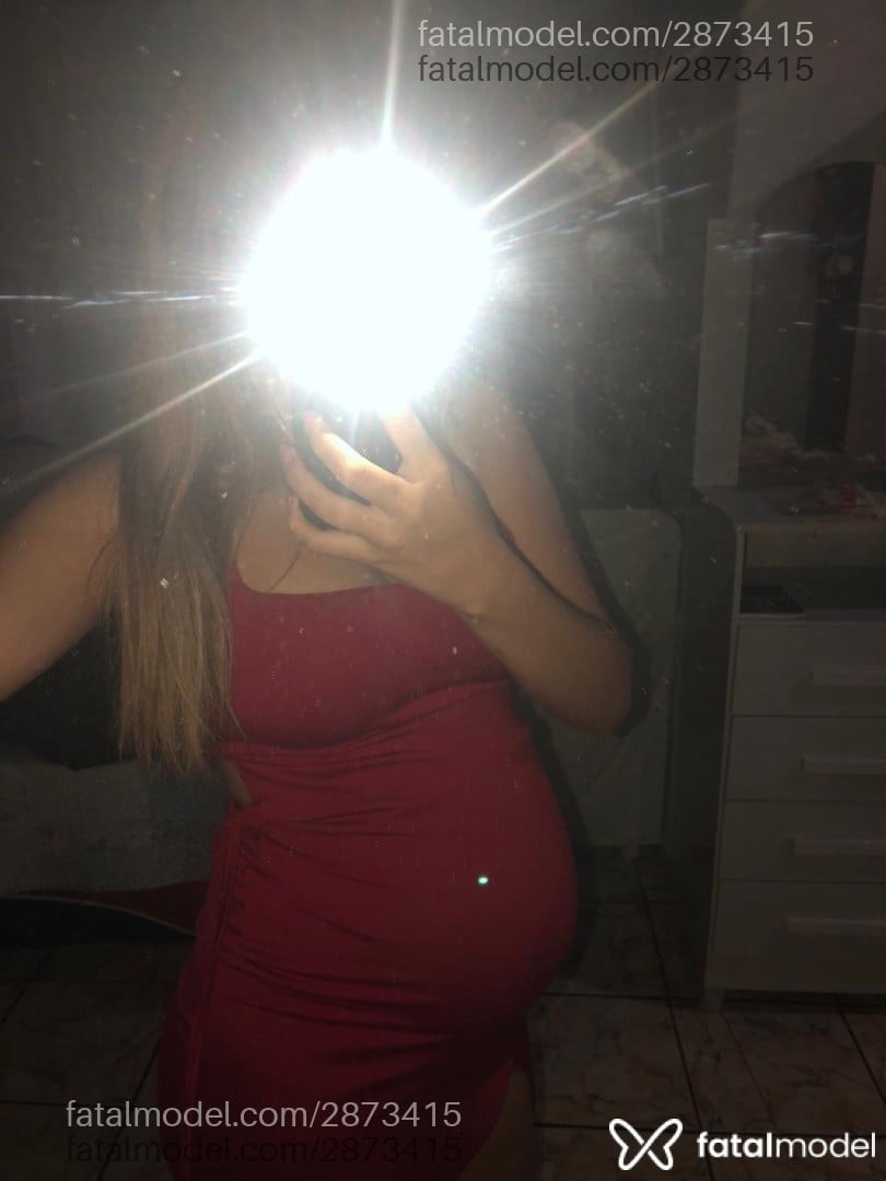 Acompanhante mulher loira (o) de olhos castanhos - Júlia