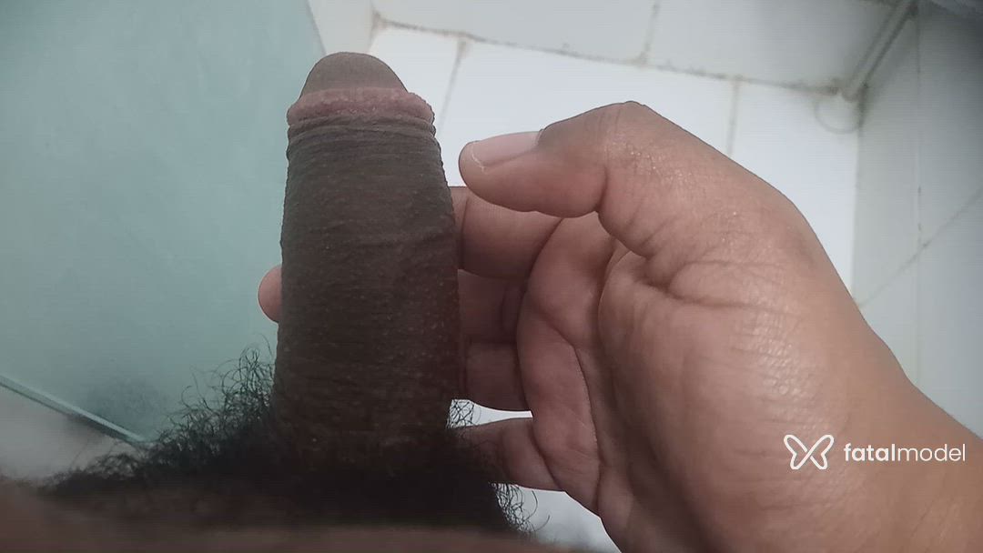 Acompanhante homem com cabelo castanho de olhos pretos - Henrique