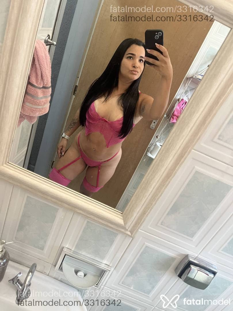 Acompanhante mulher morena (o) de olhos pretos - Mel