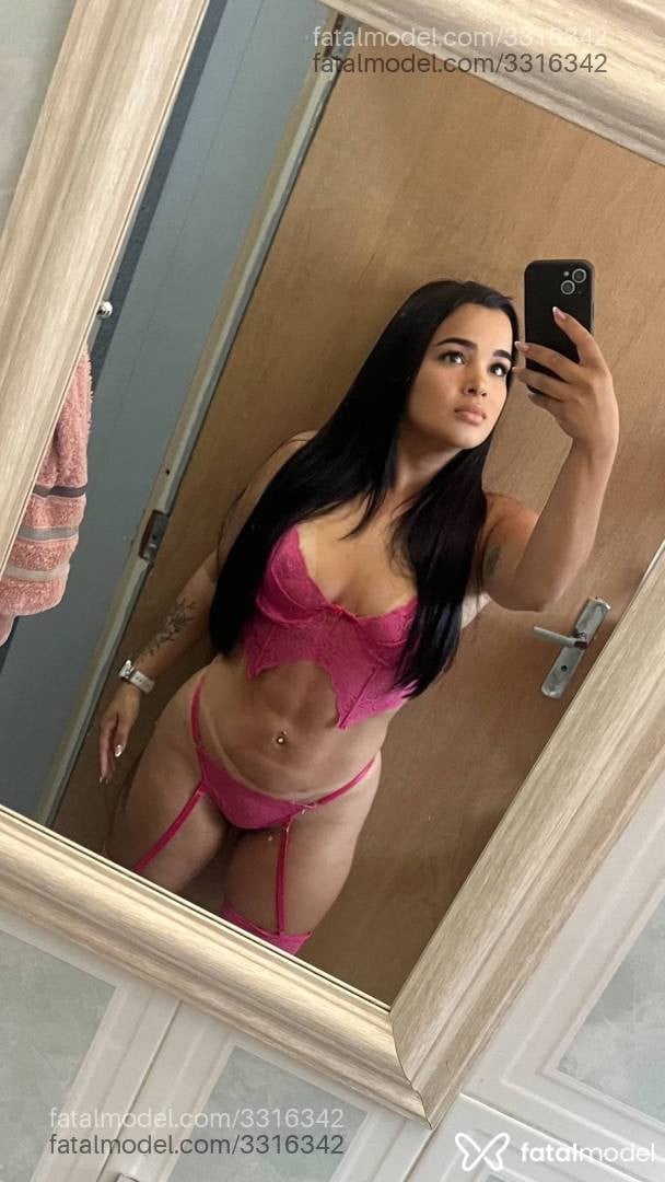 Acompanhante mulher morena (o) de olhos pretos - Mel