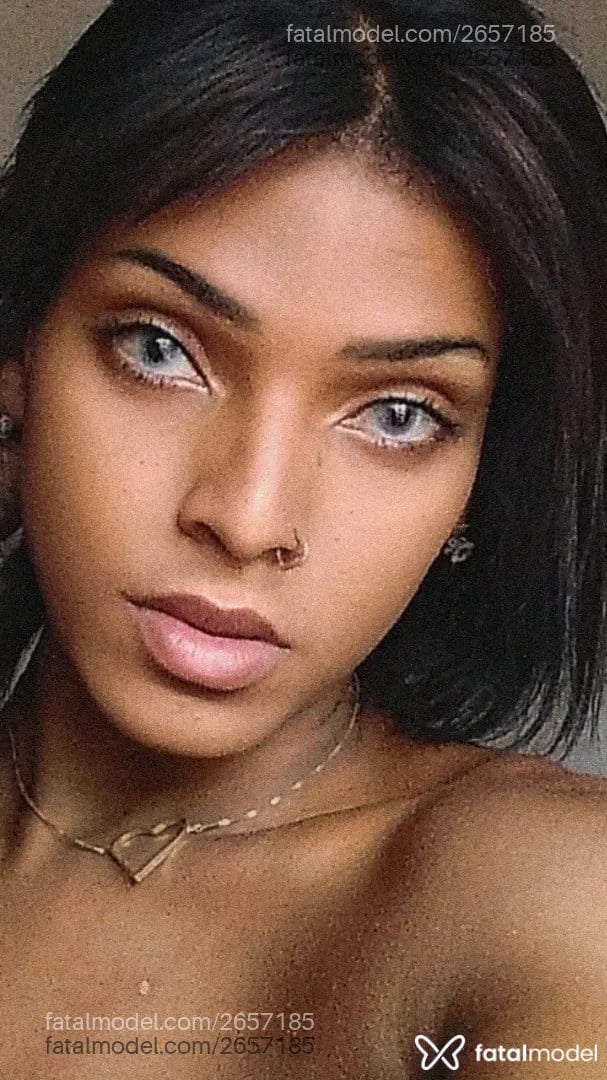 Acompanhante mulher trans com cabelo castanho de olhos castanhos - Jhenyy