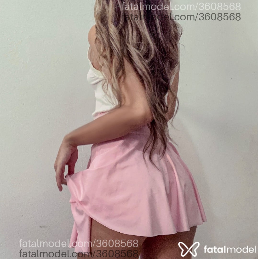 Acompanhante mulher loira (o) de olhos castanhos - Cherrie