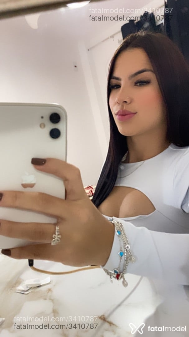 Acompanhante mulher morena (o) de olhos castanhos - Júlia Martinez