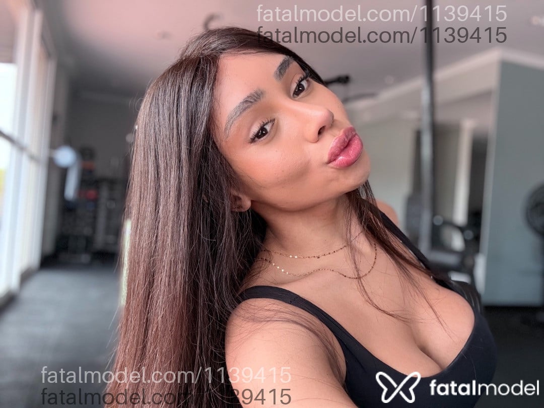 Acompanhante mulher trans morena (o) de olhos pretos - Jade Prin
