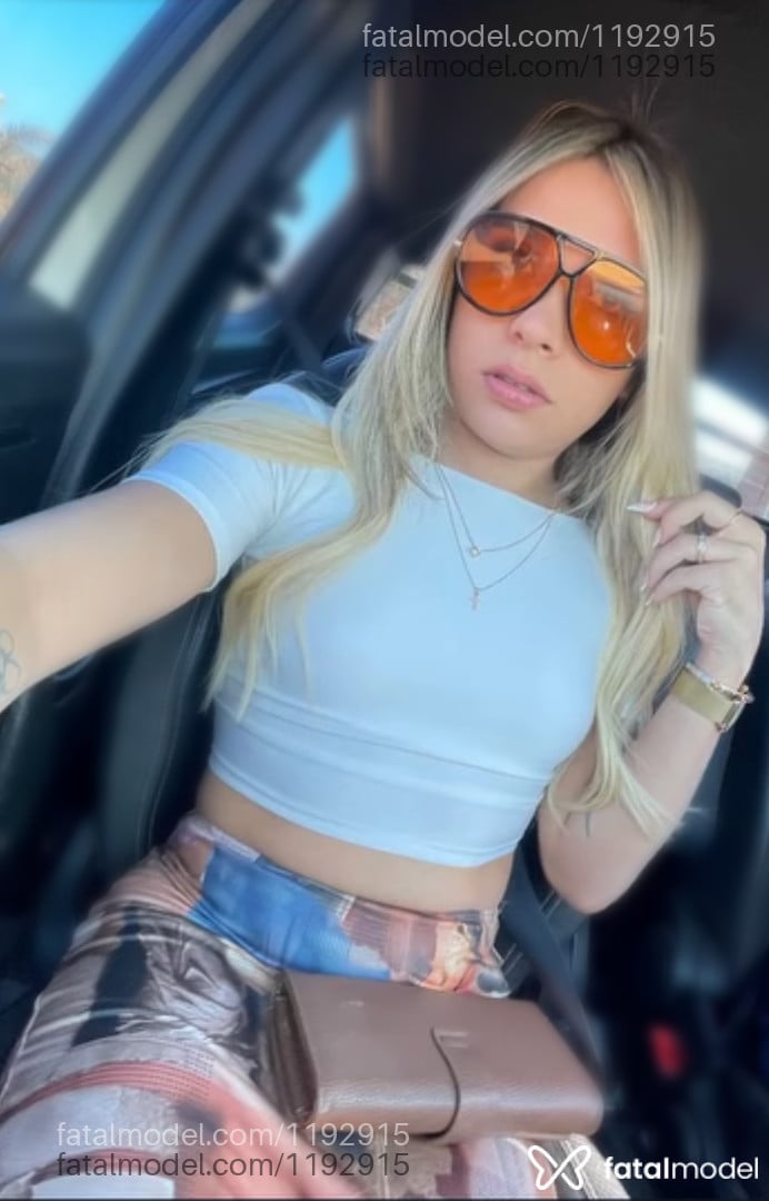 Acompanhante mulher trans loira (o) de olhos cinza - Heloísa