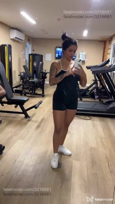 Acompanhante mulher morena (o) de olhos castanhos - Karol Freitas Acompanhante mulher morena (o) de olhos castanhos - Karol Freitas