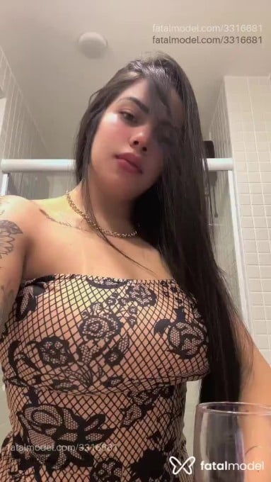 Acompanhante mulher morena (o) de olhos castanhos - Karol Freitas Acompanhante mulher morena (o) de olhos castanhos - Karol Freitas