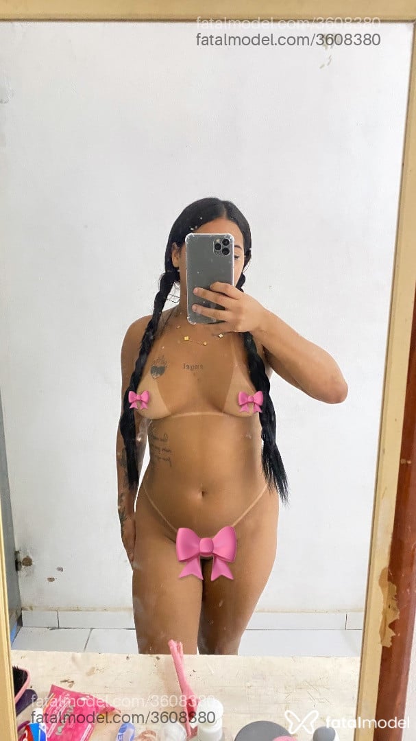 Acompanhante mulher morena (o) de olhos pretos - Morena
