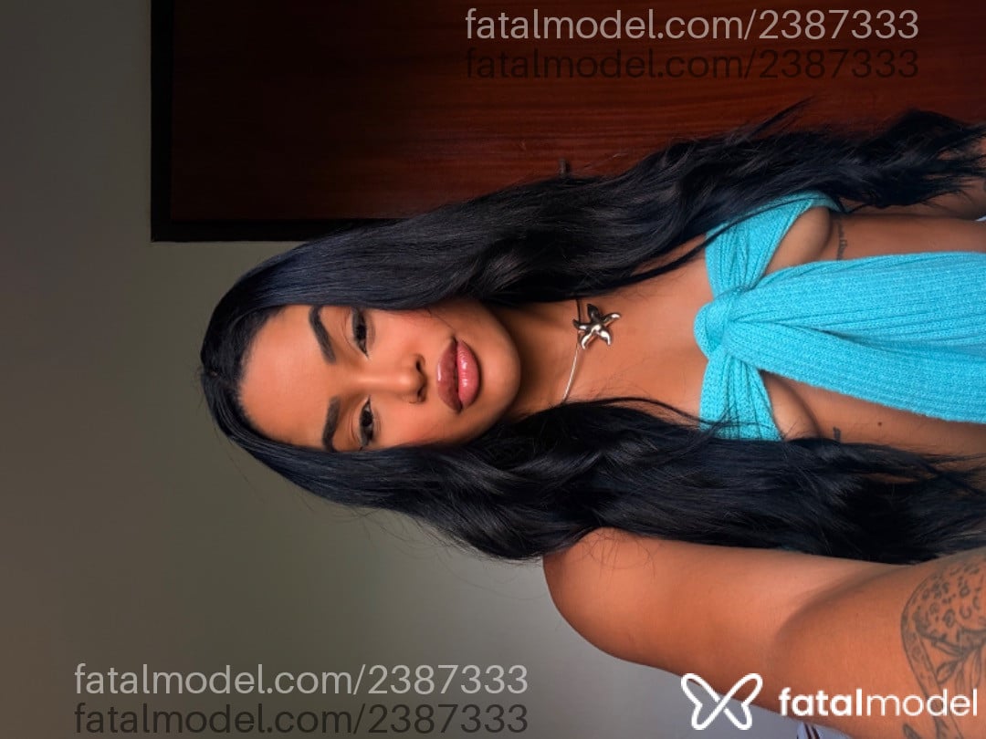 Acompanhante mulher morena (o) de olhos castanhos - Naomi