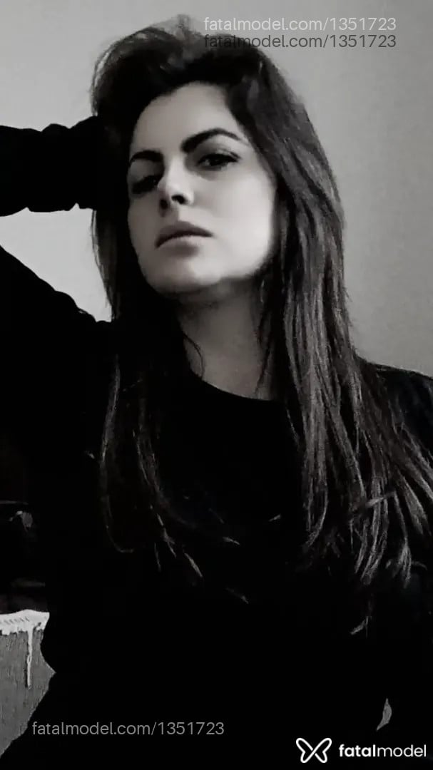 Acompanhante mulher com cabelo castanho de olhos mel - Laura