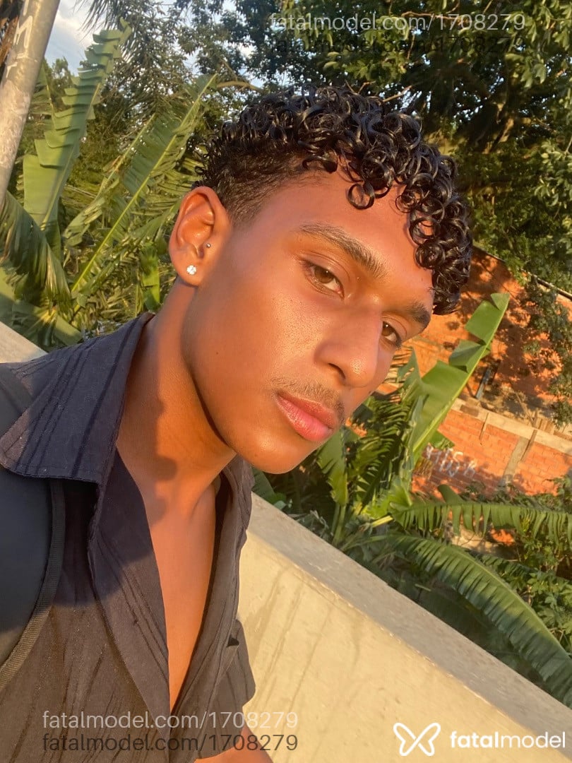 Acompanhante homem morena (o) de olhos mel - Miguel