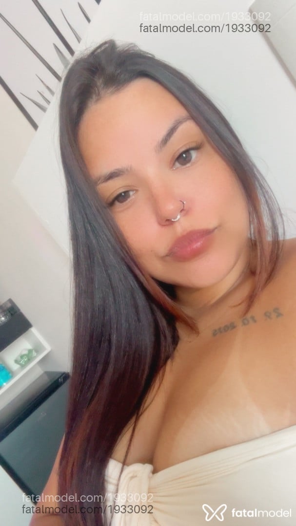 Acompanhante mulher com cabelo castanho de olhos castanhos - Lara Costa