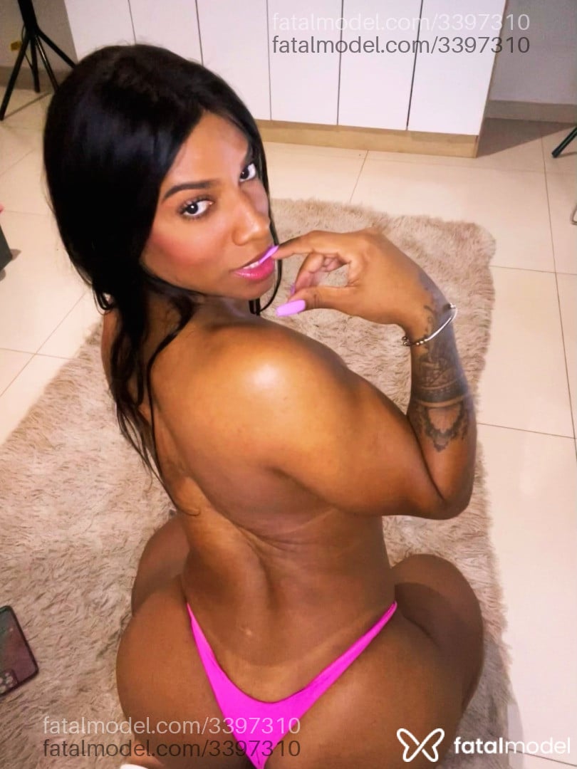 Acompanhante mulher trans com cabelo castanho de olhos castanhos - Andreia Vinqui