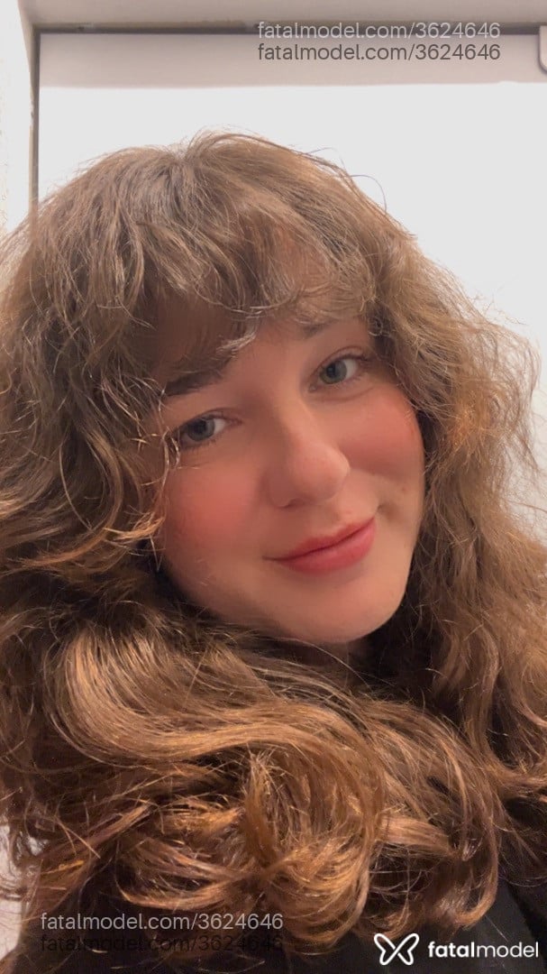Acompanhante mulher loira (o) de olhos verdes - Jade Falaska