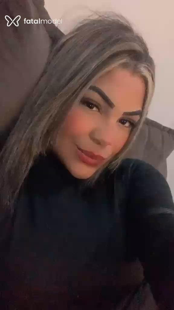 Acompanhante mulher loira (o) de olhos pretos - Emily Acompanhante mulher loira (o) de olhos pretos - Emily
