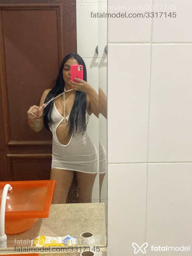 Acompanhante mulher loira (o) de olhos pretos - Micaelly
