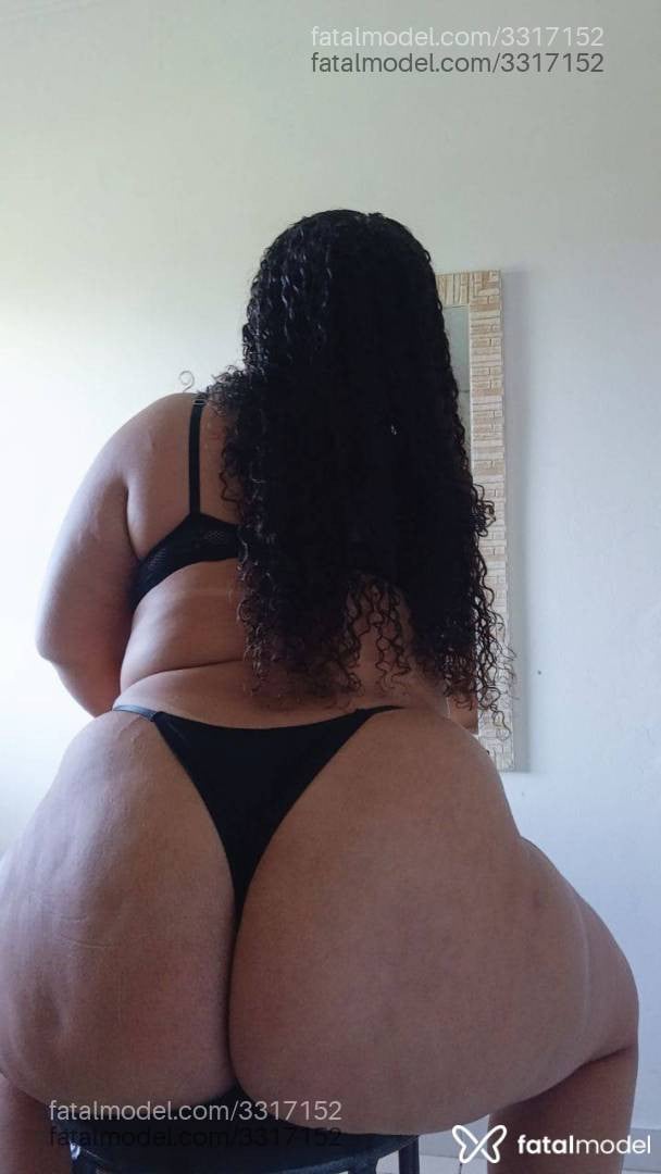 Acompanhante mulher com cabelo castanho de olhos mel - Gabriela Muniz