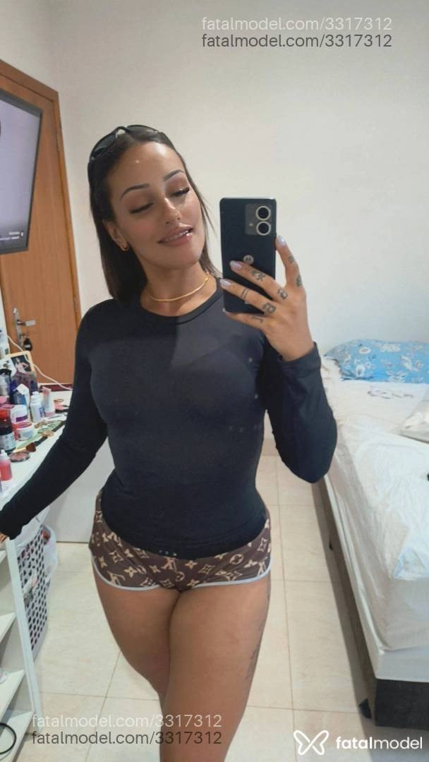 Acompanhante mulher com cabelo castanho de olhos castanhos em Alta Floresta - Mirella Ventura