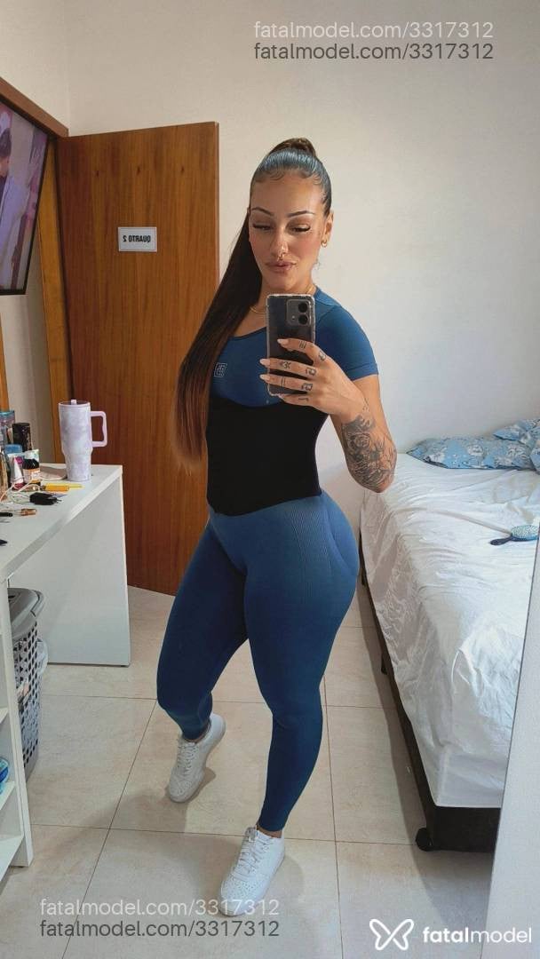 Acompanhante mulher com cabelo castanho de olhos castanhos - Mirella Ventura