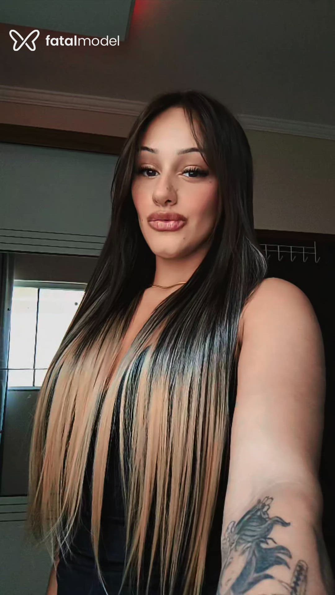 Acompanhante mulher com cabelo castanho de olhos castanhos em Sinop - Mirella Ventura