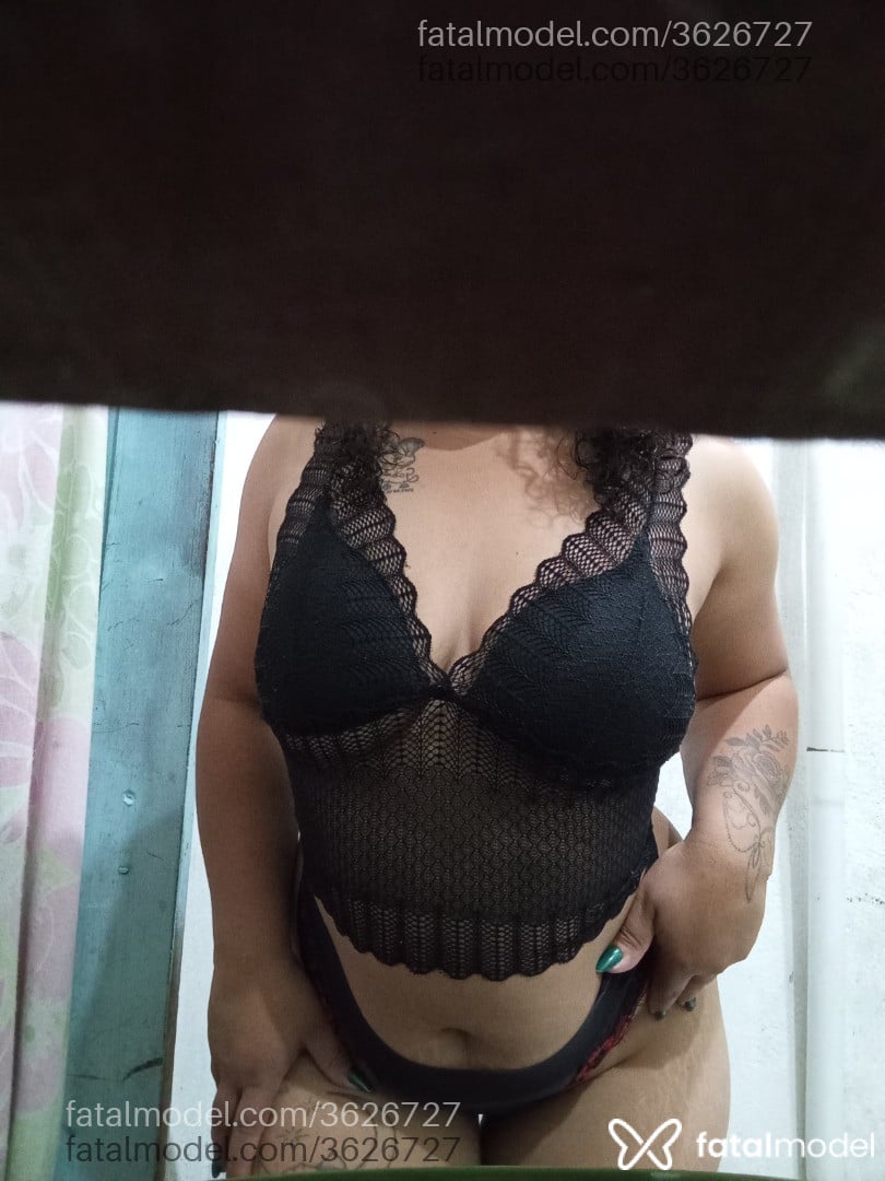 Acompanhante mulher morena (o) de olhos castanhos - Scarlett
