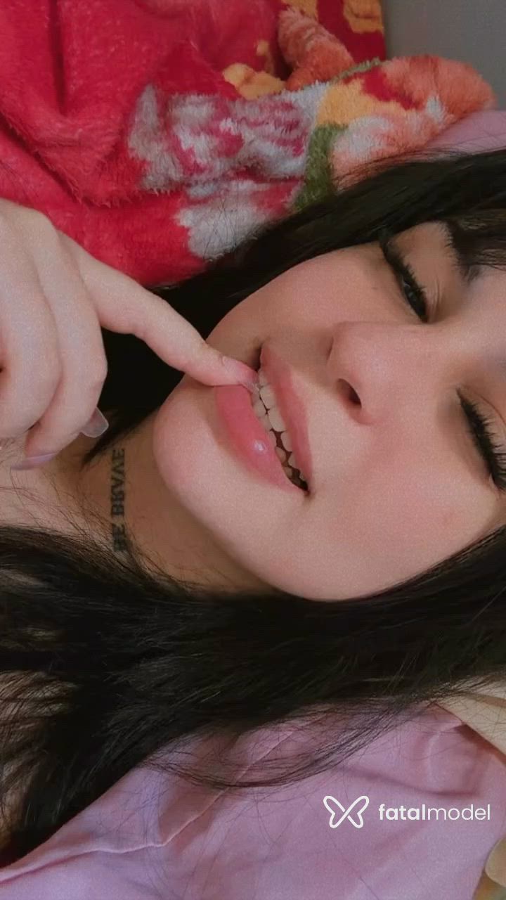Acompanhante mulher morena (o) de olhos castanhos - Júlia Fernanda
