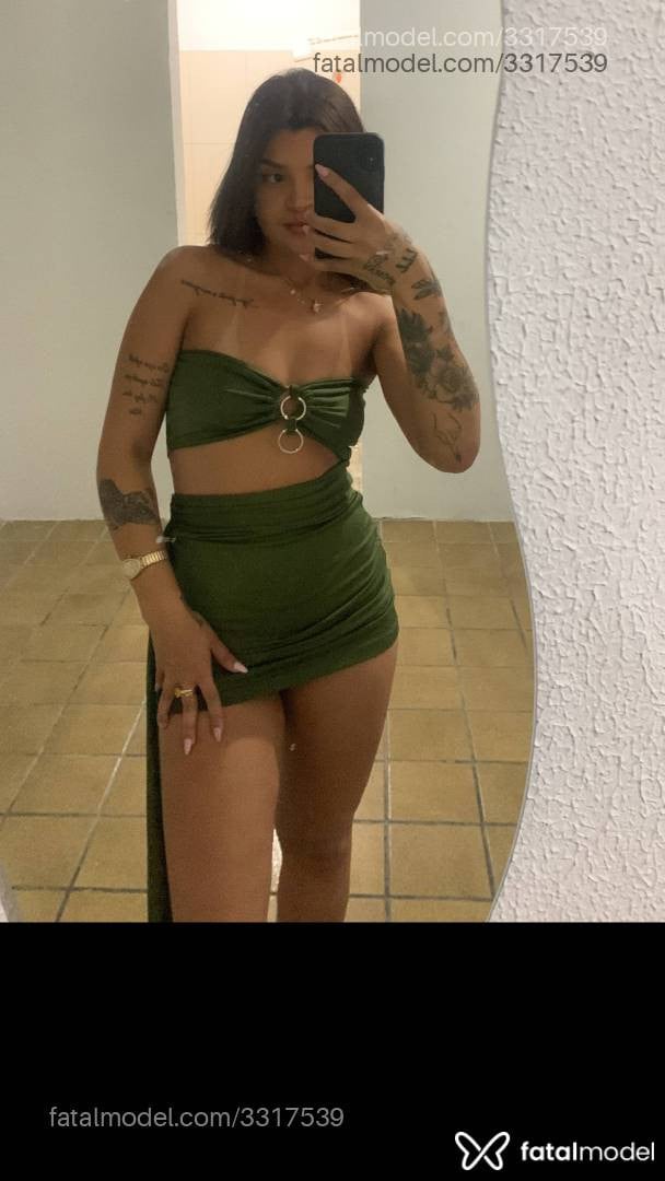 Acompanhante mulher com cabelo castanho de olhos castanhos - Babi