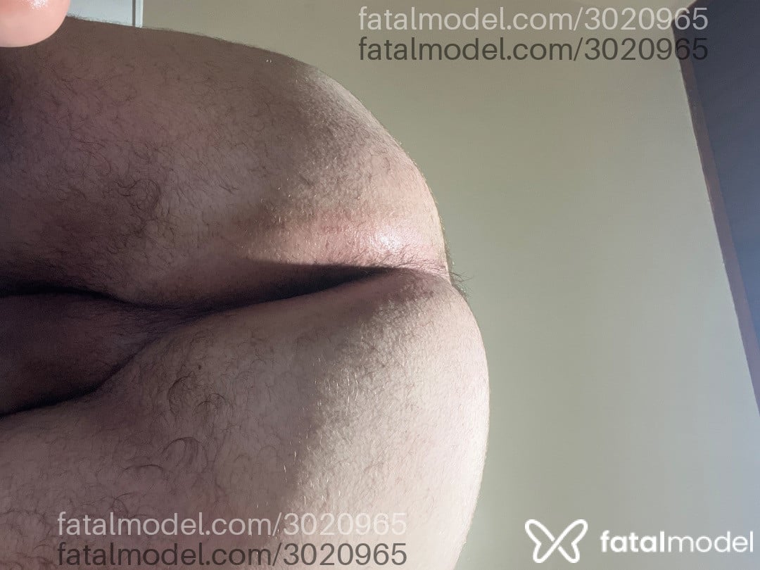 Acompanhante homem com cabelo castanho de olhos pretos - Hiago