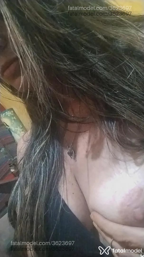 Acompanhante mulher loira (o) de olhos castanhos - Nina Vellmont